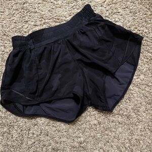 Women’s Lululemon Hotty Hot Low-Rise Lined Shorts